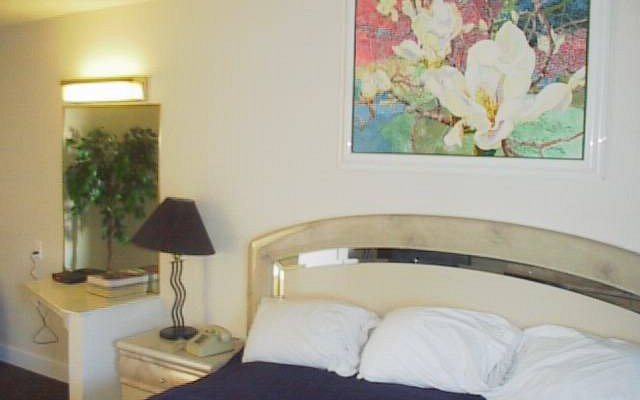 Desert Hills Motel Las Vegas Nevada — Guest room