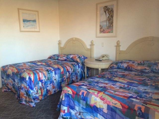 Desert Inn Motel — Guest room