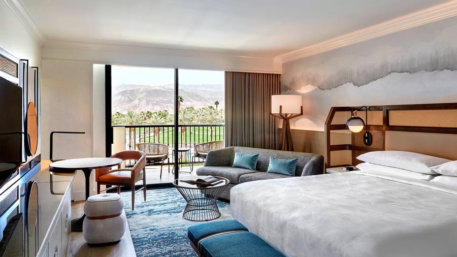 Desert Isle of Palm Springs — Guest room