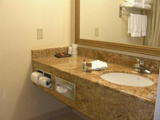 Desert Palms Hotel Suites — Bathroom