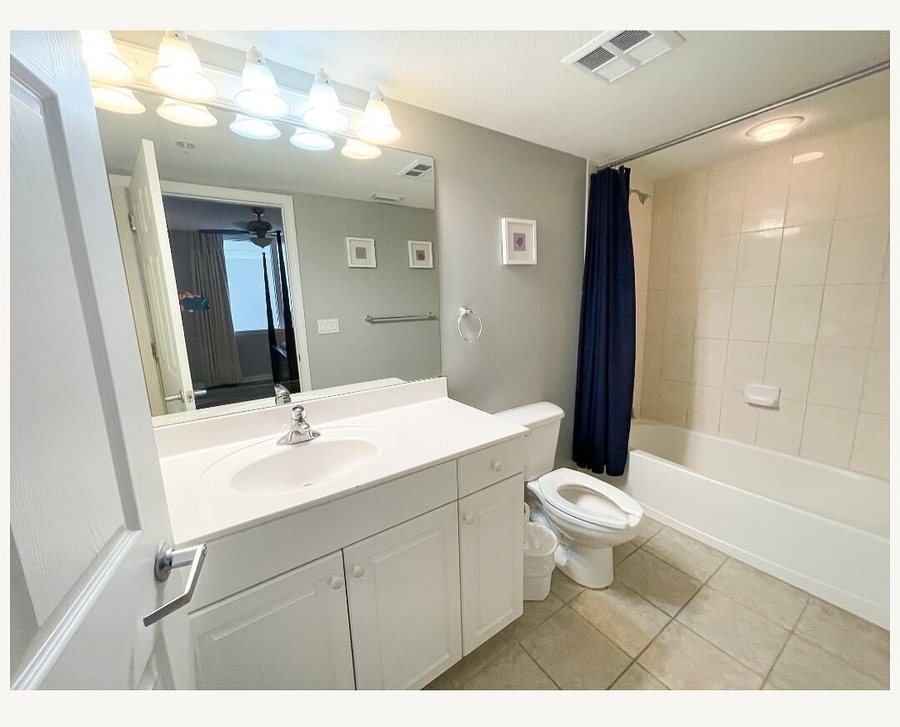 Destin West Beach and Bay Resort — Bathroom