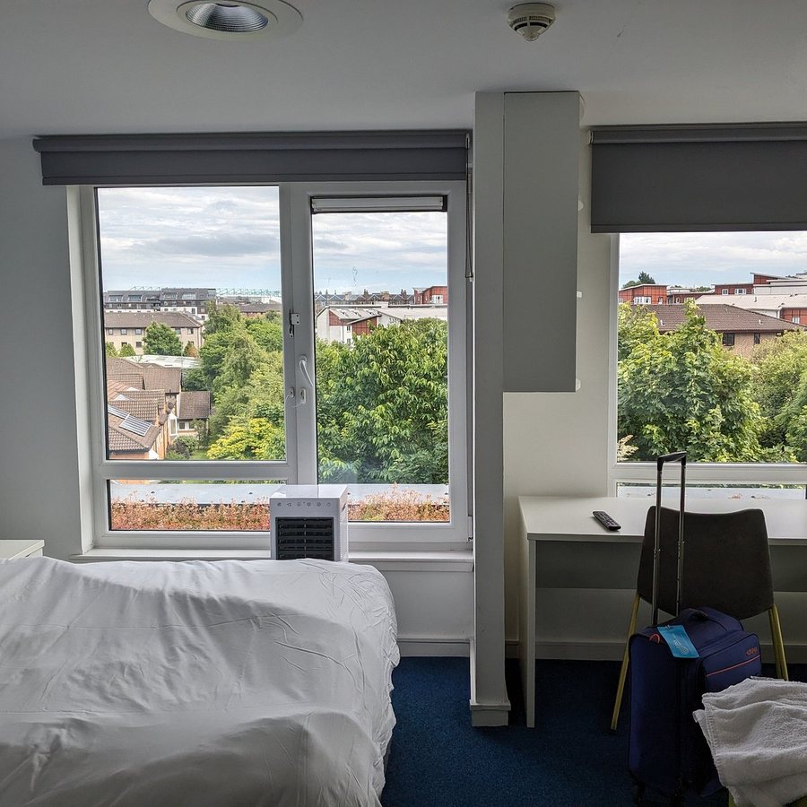 Destiny Student Meadow Court — Guest room