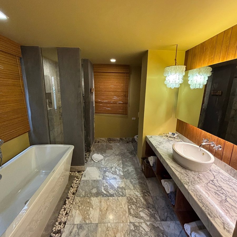 Deva Beach Resort — Bathroom