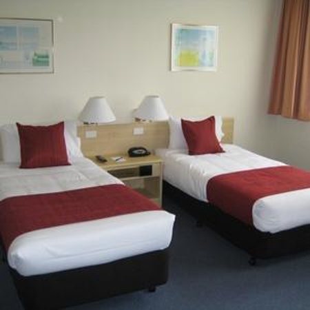 DeVere Hotel — Guest room