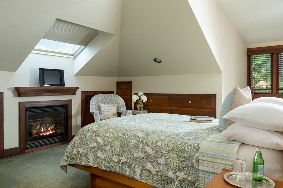 Devonfield Inn — Guest room