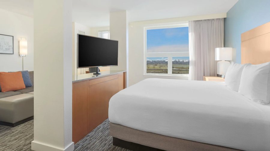 DIA Layover — Guest room