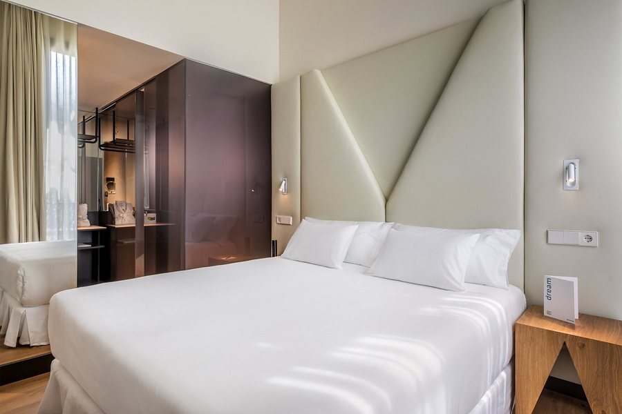 Diagonal House Barcelona Catalonia — Guest room