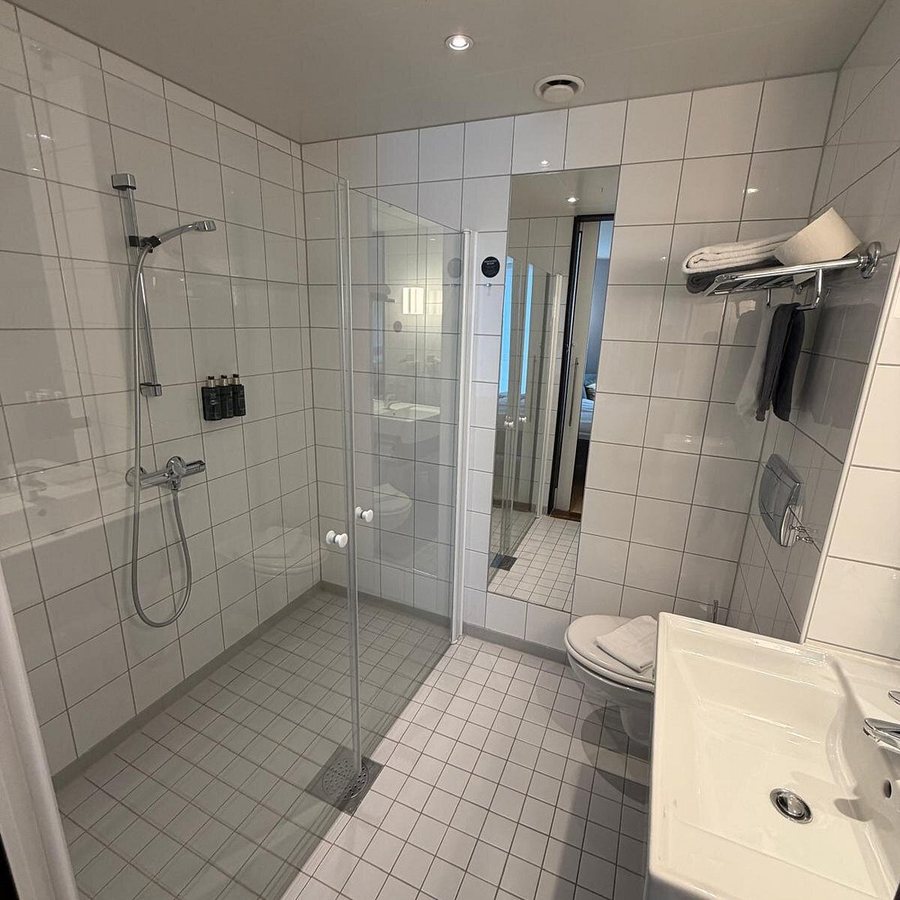 Dialog Hotel Ariston — Bathroom