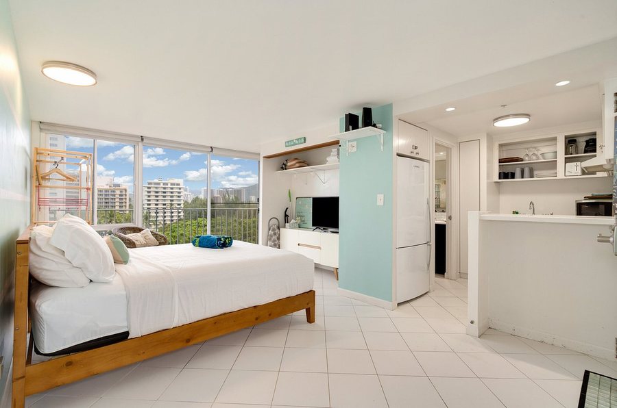 Diamond Head Beach Hotel Residences — Guest room