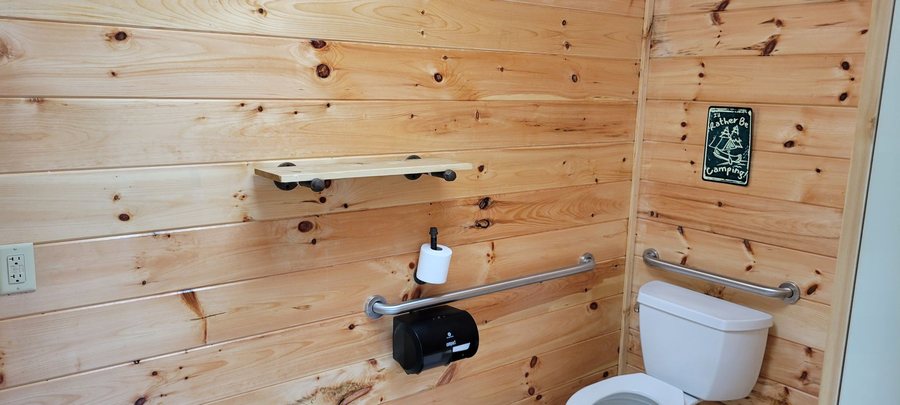 Diamond Lure RV Park — Bathroom