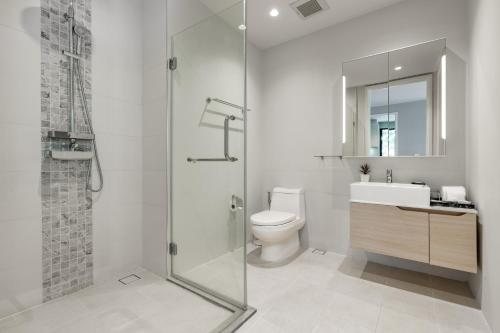 Diamond Resort 1 Bdr Bang Tao — Bathroom