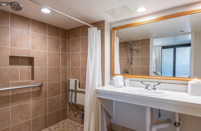 DiamondHead Beach Resort — Bathroom