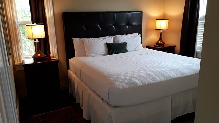Dickson Street Inn — Guest room