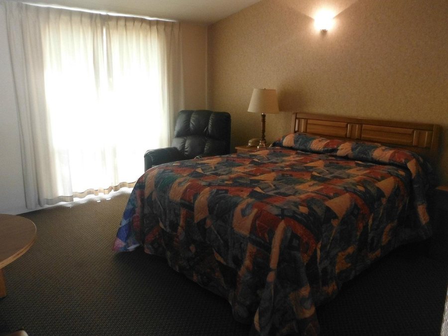 Dietzel Motel — Guest room