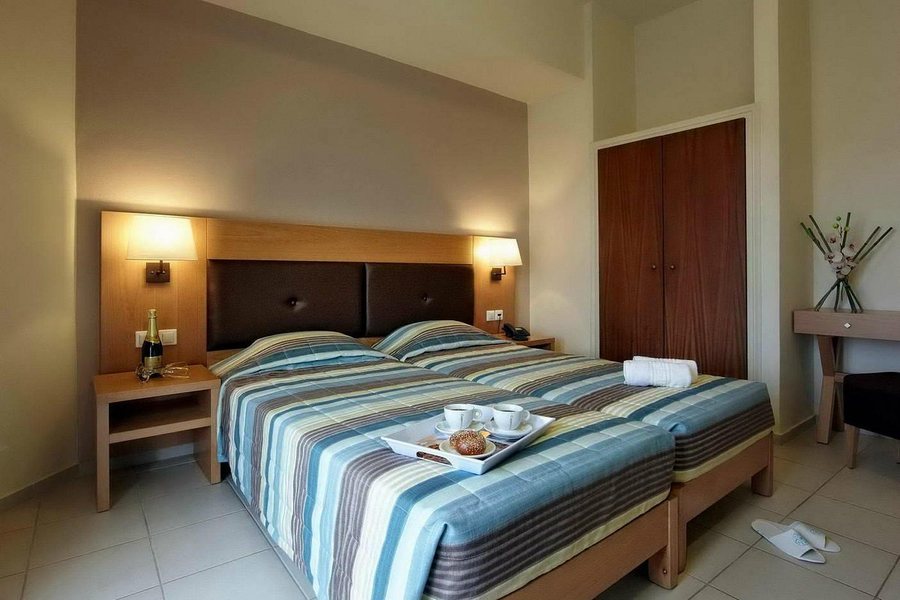 Dimitra Hotel and Apartments — Guest room