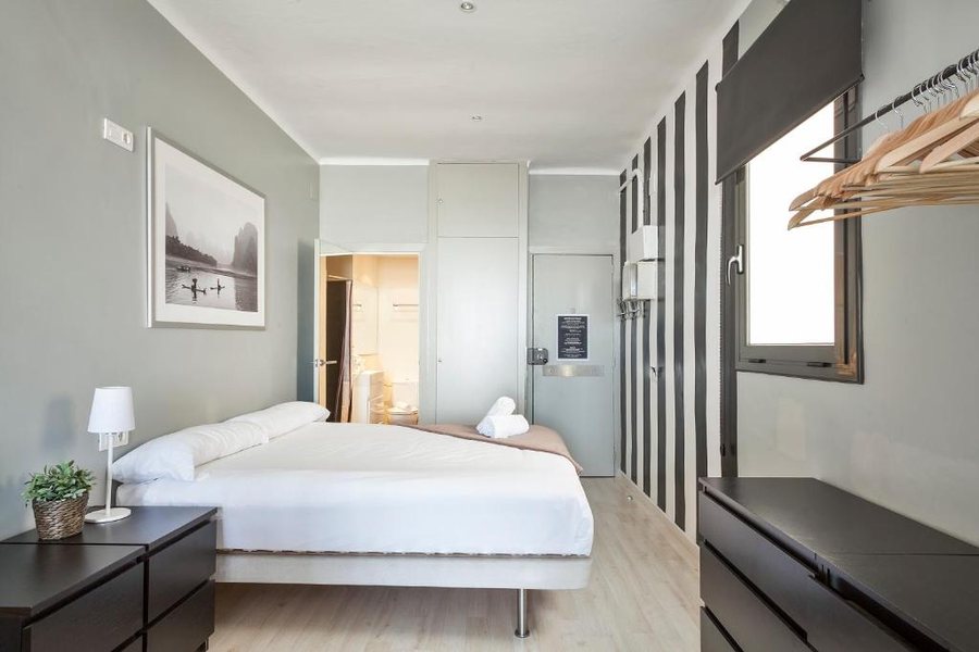 DingDong Fira Apartments Barcelona Catalonia — Guest room