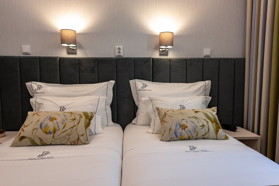 Dinya Lisbon Hotel Lounge Bar — Guest room