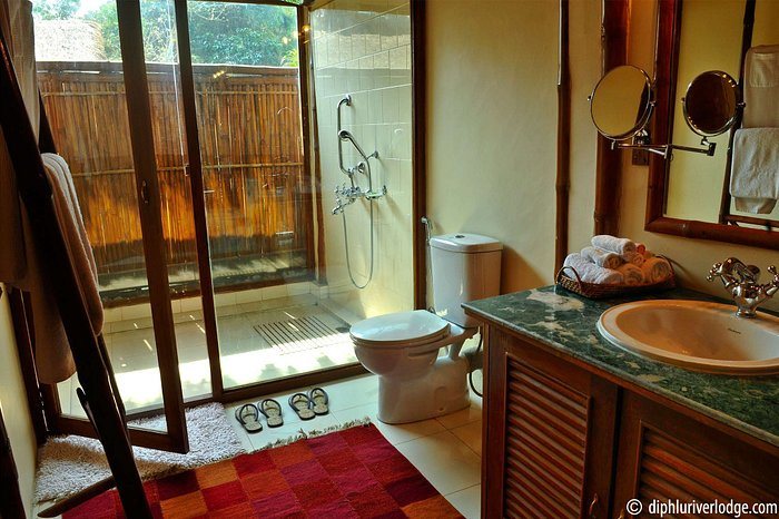 Diphlu River Lodge — Bathroom