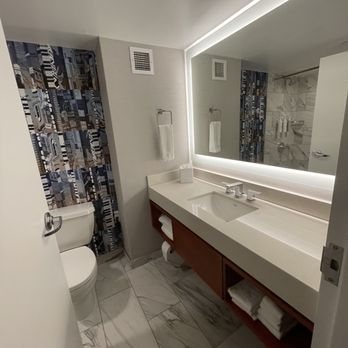 Diplomatic Management — Bathroom