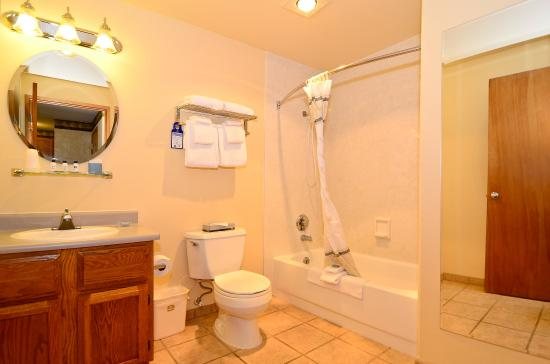 Discovery Inn — Bathroom