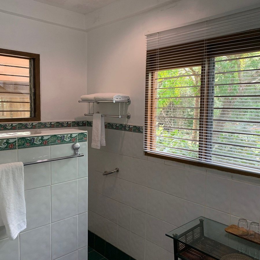 Discovery Island Resort — Bathroom