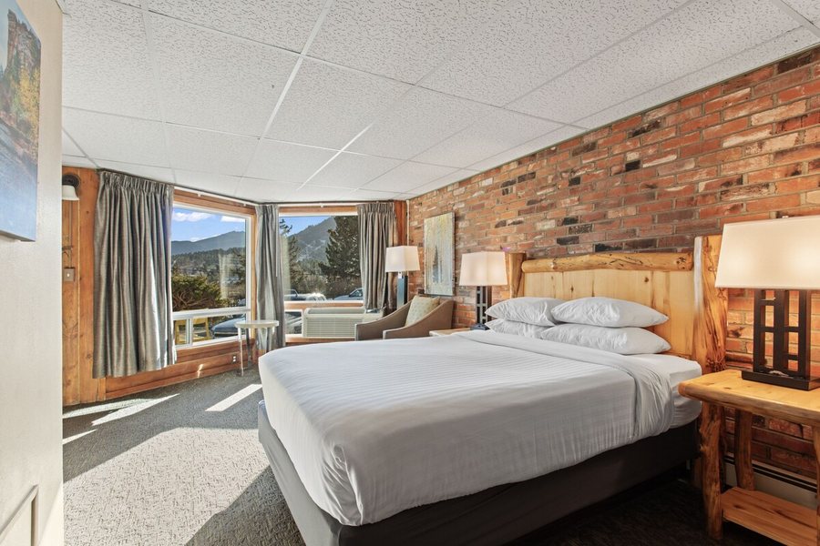 Discovery Lodge — Guest room