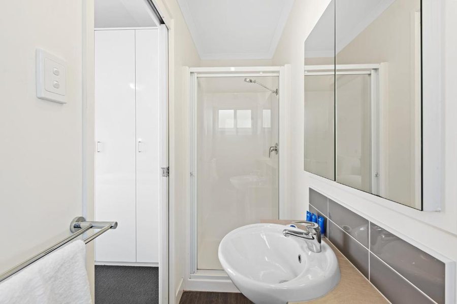 Discovery Parks Geelong — Bathroom