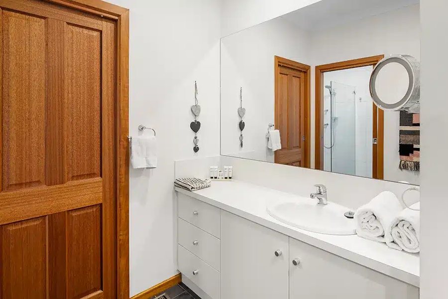 Discovery Parks Mount Buffalo — Bathroom