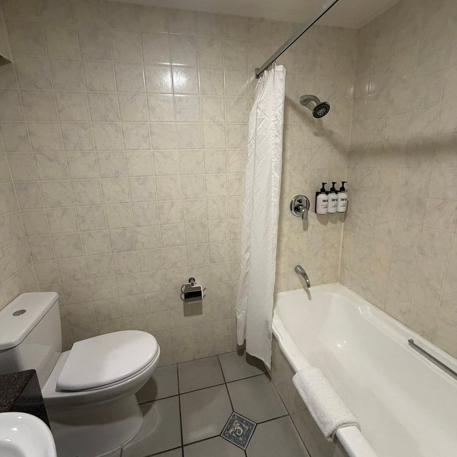 Discovery Settlers Hotel Whangarei — Bathroom