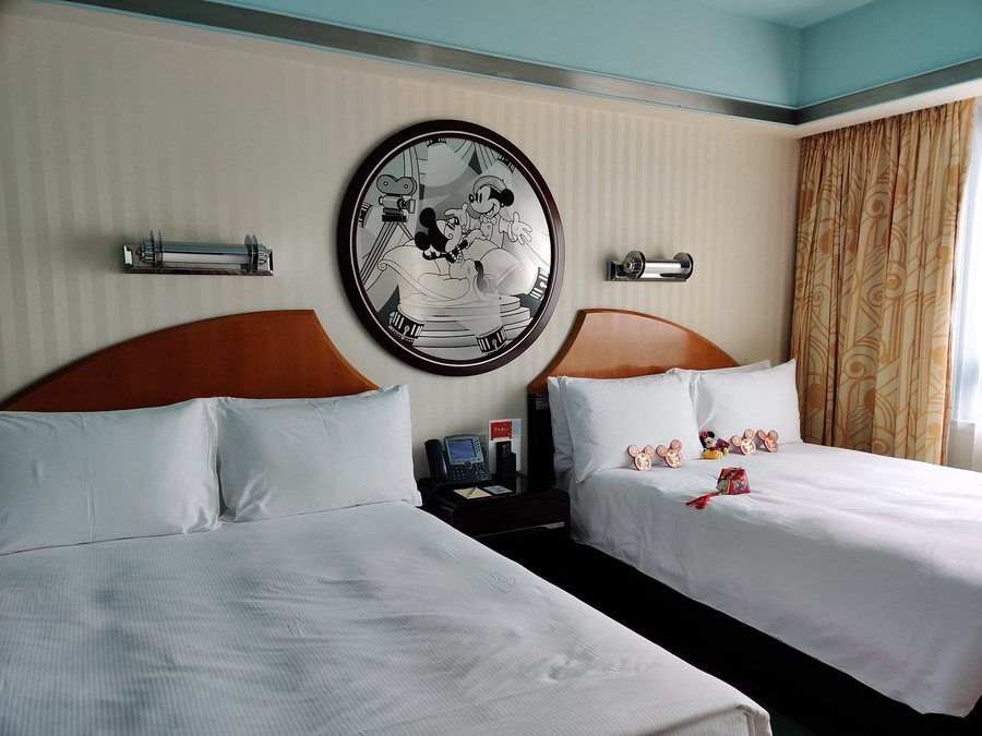 Disney s Hollywood Hotel — Guest room