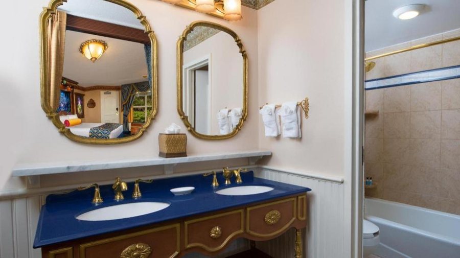 Disney s Port Orleans Resort Riverside Orlando Florida — Bathroom