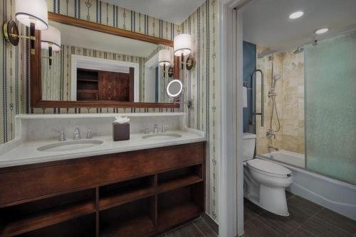 Disney s Yacht Club Resort — Bathroom
