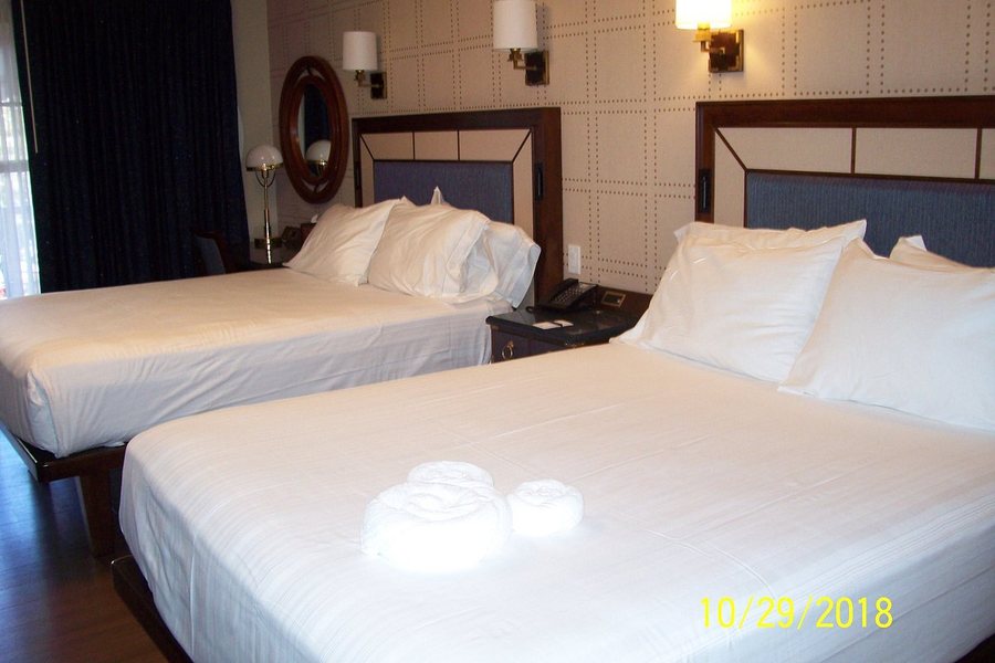 Disney s Yacht Club Resort — Guest room