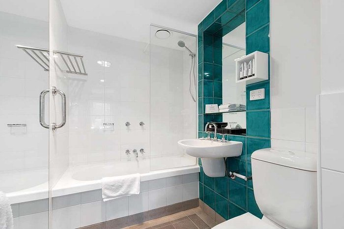 District South Yarra — Bathroom