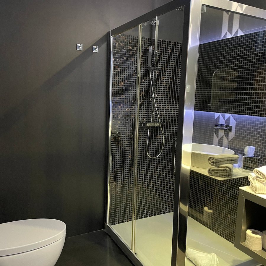 Divina Luxury Hotel — Bathroom