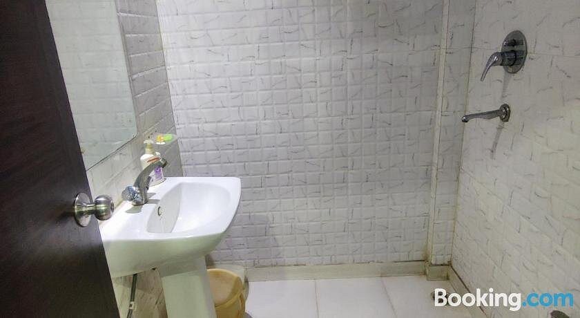 Diya Bed Breakfast — Bathroom