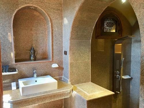 Djorff Palace — Bathroom