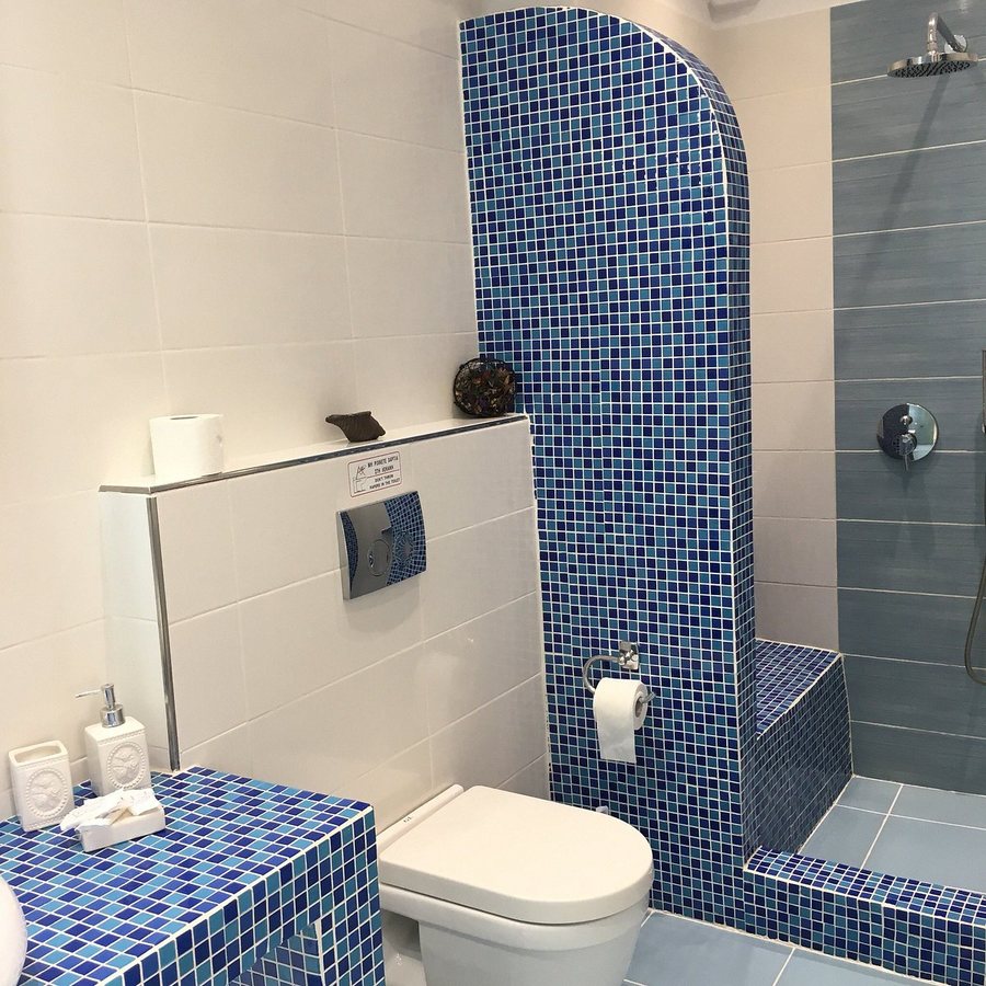 DL Santorini — Bathroom