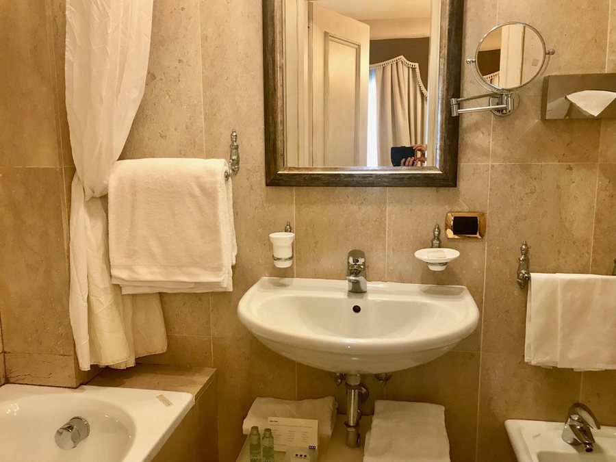 Do Pozzi — Bathroom