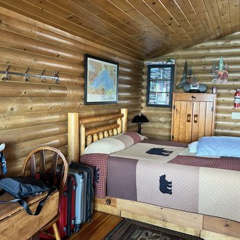 Dodges Log Lodges — Guest room