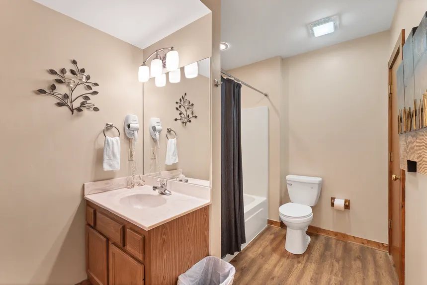 Dogwood Cabins at Trillium Cove — Bathroom