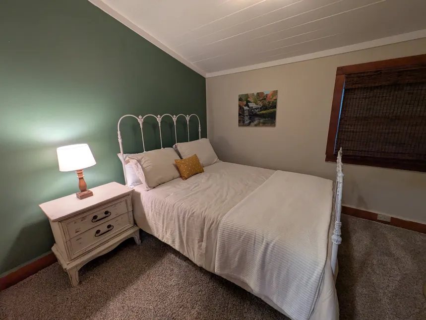 Dogwood Cabins at Trillium Cove — Guest room