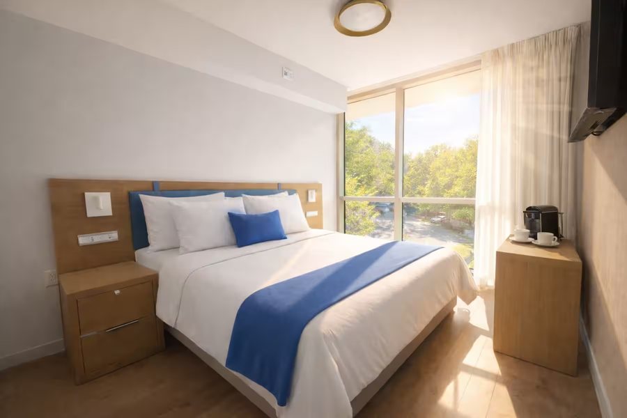 Dolce by Wyndham Miami Beach — Guest room