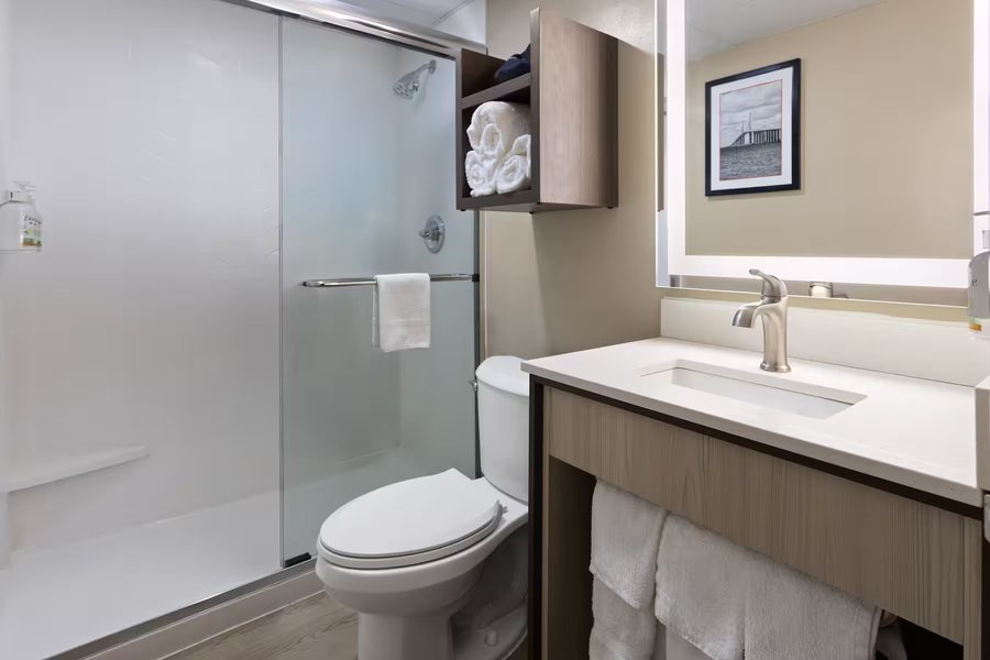 Dolce by Wyndham Parsippany — Bathroom