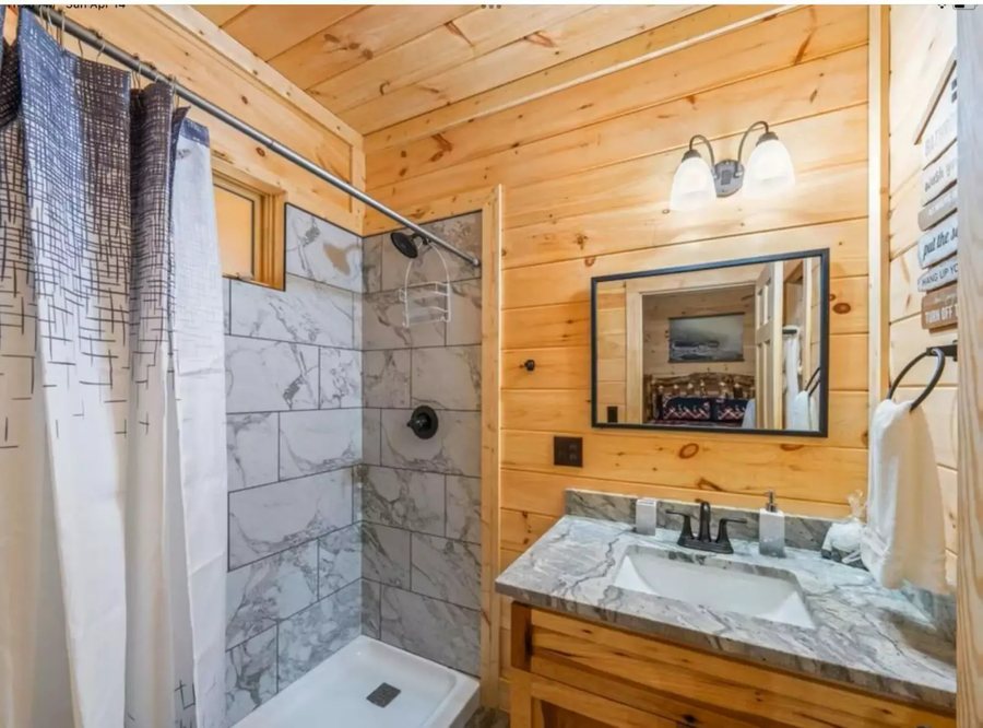 Dollywood s Smoky Mountain Cabins — Bathroom