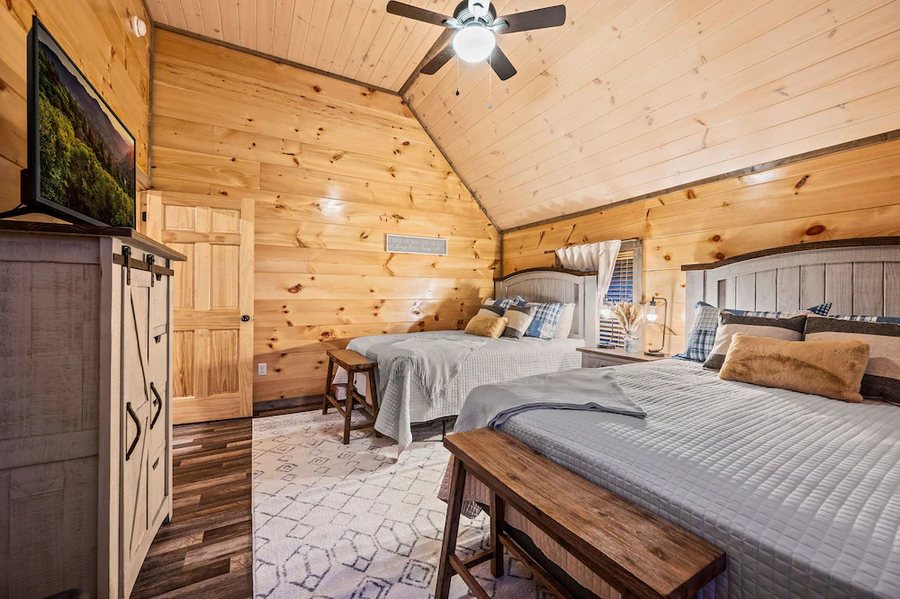 Dollywood s Smoky Mountain Cabins — Guest room