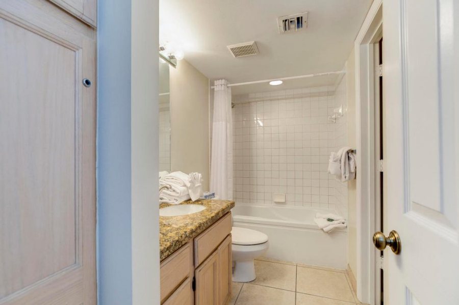 Dolphin Point Villas — Bathroom