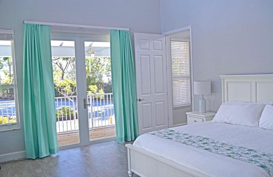 Dolphin Point Villas — Guest room