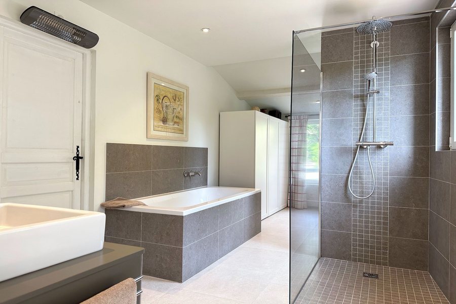 Domaine de Miremer — Bathroom