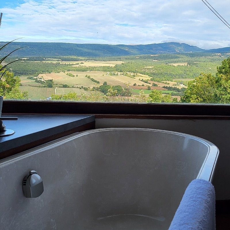 Domaine du Val de Sault — Bathroom